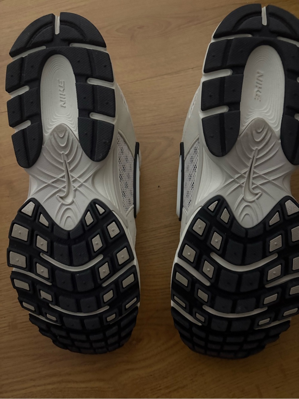 Nike V5 RNR Women Size 10 - Picture 2 of 5